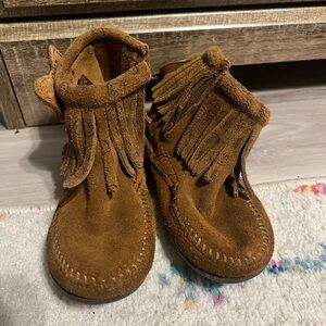 Minnetonka Kids Tan Suede Fringe Moccasin Boots